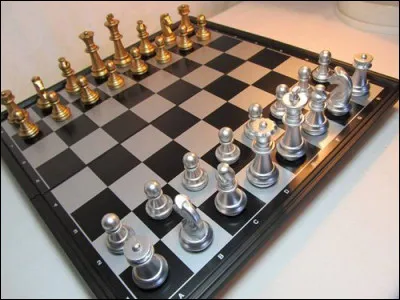 Quel est ce jeu de stratégie combinatoire abstrait qui oppose deux joueurs ?