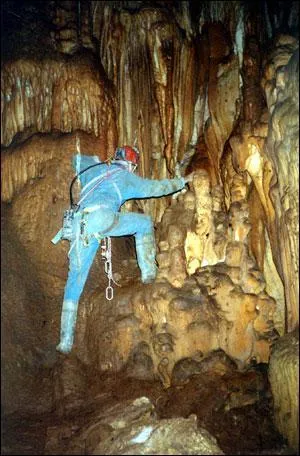 Comment appelle-t-on l'tude des grottes et cavernes ?
