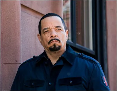 Quel est le nom de cet homme qui est à la fois acteur dans "New York : Unité Spéciale" et chanteur du groupe Body Count ?