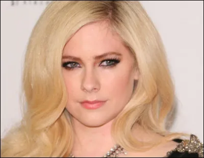 Quel est le nom de cette chanteuse canadienne de pop rock ?