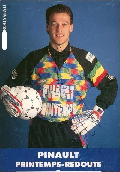 Ce gardien de but, qui fut champion de France en 1990 avec l'Olympique de Marseille, est aussi connu pour avoir créé sa propre ligne de vêtements de gardien de but. Il a par ailleurs participé à la création du CD du groupe Dilone dont il était le chanteur. 
Il se prénomme...