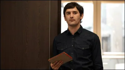 Comment s'appelle l'inspirant acteur dont s'occupe Hervé et dont il tombe amoureux ?