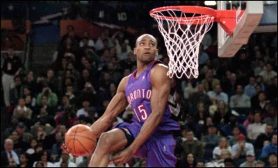 Lors du Slam Dunk de 2000, Vince Carter remporta le tour final avec combien de points ?