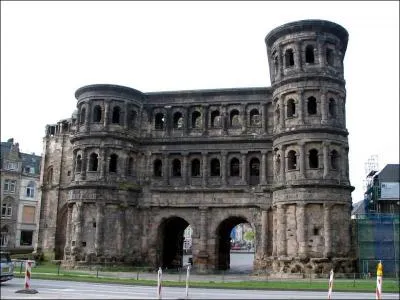 Quelle tait la capitale de la Gaule au IVe sicle ?