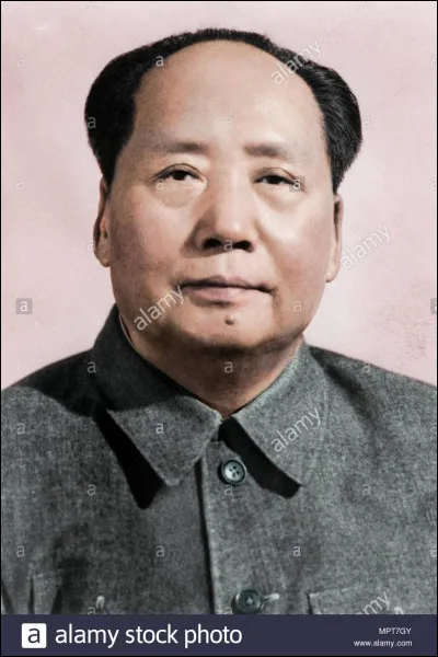 La Longue Marche de Mao Zedong se déroule entre :