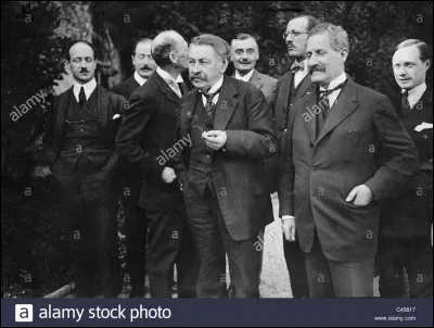 À la conférence de Locarno (octobre 1925) participent :