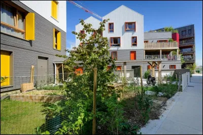 Comment appelle-t-on un quartier qui a pour but d'être plus respectueux de l'environnement ?