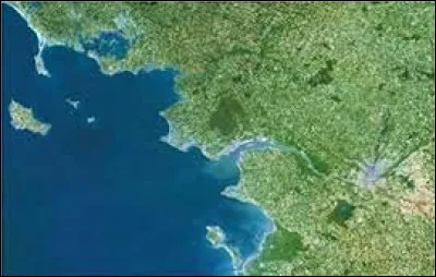 Laquelle de ces formations du littoral est-elle l'intruse ?