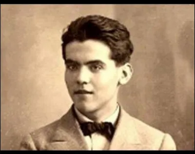 Ce poète et dramaturge espagnol, auteur de "Noces de sang", du poème "Vuelta de paseo", c'est ... García Lorca.