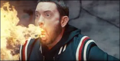 Qui chante en feat avec Eminem dans "Godzilla" ?