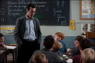 Lebrac, très instruit, partira à la fin du film à/au...