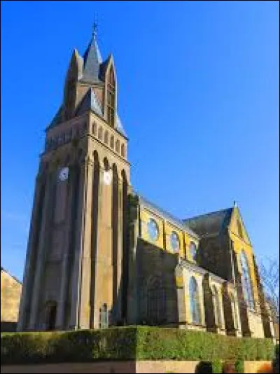 Nous sommes de retour dans le Grand-Est, où je vous attends devant l'église Saint-Étienne de Lelling. Commune de l'agglomération de Saint-Avold, elle se situe dans le département ...