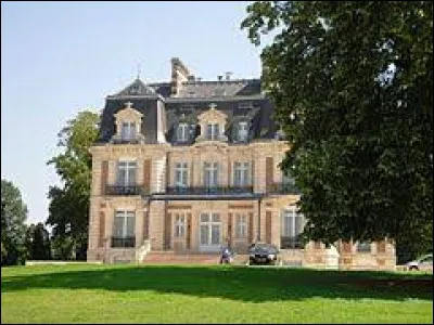 Je vous emmène en Île-de-France à la découverte du château de Limours. Ville de la Grande-Couronne, parfois appelée Limours-en-Hurepoix, elle se situe dans le département ...