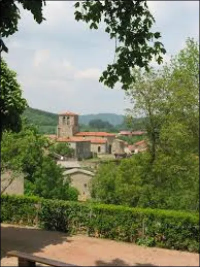 Commune d'Auvergne-Rhône-Alpes, dans le Forez, Saint-Jean-la-Vêtre se trouve dans le département ...