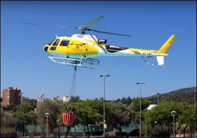 Notre hélicoptère possède un Bambi bucket afin de circonscrire un feu, inaccessible aux engins terrestres. Il peut aussi transporter des personnes. 
De quel type d'hélicoptère fait-il partie ?