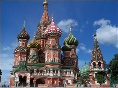 Originaire d'Ukraine et adopté dans de nombreux pays slaves, "le bortsch" est quel genre de plat ?