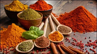 Dans les ingrédients de la recette du boeuf Stroganoff, quelle liste de base, pour le confectionner, est la bonne ?