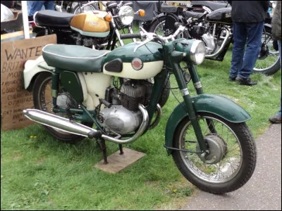 Quelle est la marque de cette moto de 1963 ?