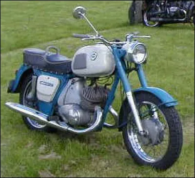 Quelle est cette moto de 1974 ?
