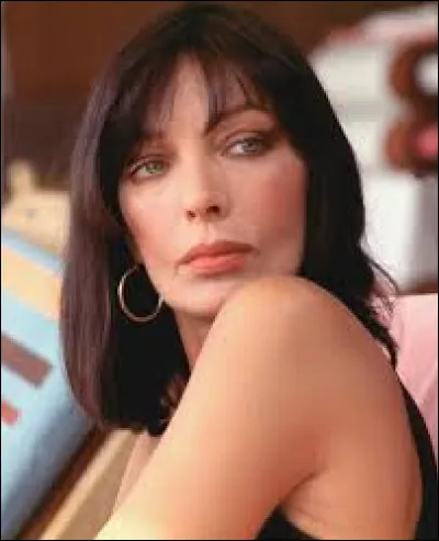 Laquelle de ces femmes a chanté "Viens, viens" ?