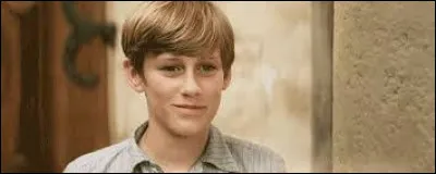 Comment s'appelle ce jeune pensionnaire qui a un talent pour le chant ?