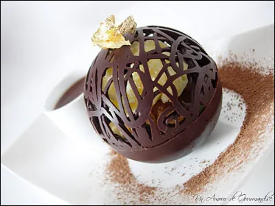 Mariage parfait du fruit et du chocolat, accompagné d'une glace vanille, c'est une recette ancestrale.