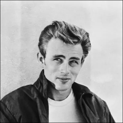 À quel âge est décédé James Dean ?