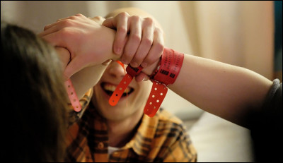 Combien de personnes font partie de la bande des bracelets rouges ? ( saison 1 et 2)