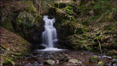 Combien de sources y a-t-il à l'intérieur de l'oppidum ?