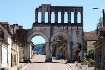 Pour s'installer dans quelle ville ses habitants ont-ils quitté Bibracte ?