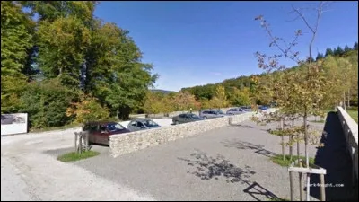 Qu'y a-t-il sous le parking du musée ?