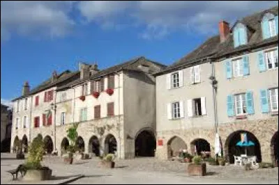 Nous terminons notre balade en Occitanie, à Sauveterre-de-Rouergue. Nous sommes dans le département ...