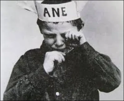 Ceux qui portaient le bonnet d'âne étaient généralement de :