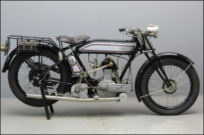 Quelle est cette moto de 1925 ?