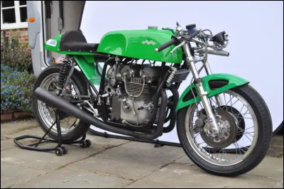 Quelle est cette moto de course 500cc ?