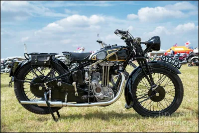 De quelle marque est cette moto de 1932 ?
