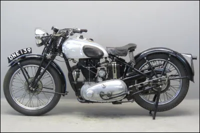 Quelle est la marque de cette moto 500cc de 1937 ?