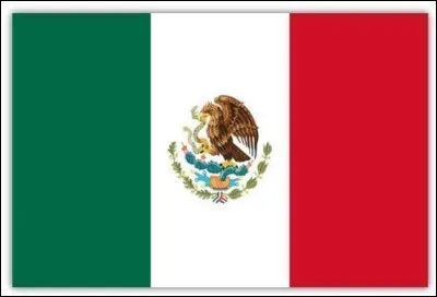 Quel oiseau est représenté avec un serpent dans son bec sur le drapeau du Mexique ?