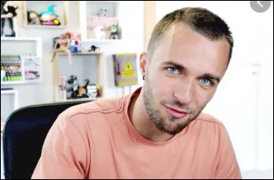 Quels sont ses prénom et nom ?