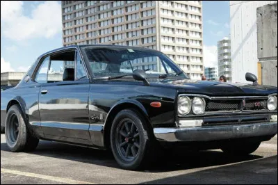 Qui conduit cette voiture ?