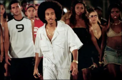 Dans la fameuse course avec le pont qui s'élève pour le « finish » dans "2 Fast 2 Furious", combien de voitures terminent la course ?