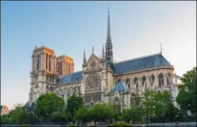 La cathédrale Notre-Dame de Paris est située sur l'île de la Cité.