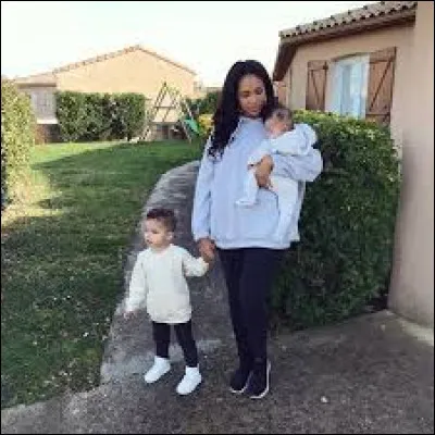 Qu'a fait Mahdi dans la vidéo "Routine école à la maison" pendant que Lou aidait Noé ?