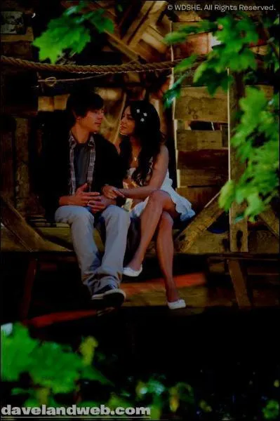 Dans la chanson Right here, Right now Gabriella chante...