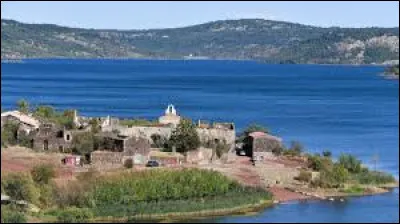 Nous sommes &agrave; Pr&eacute;sent en Occitanie, &agrave; Celles. Petit village de 32 habitants, dans l'arrondissement de Lod&egrave;ve, au nord du lac du Salagou, il se situe dans le d&eacute;partement ...