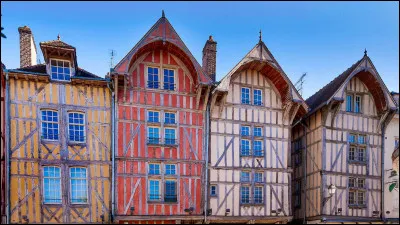 Quelle est la préfecture du département de l'Aube (10) ?