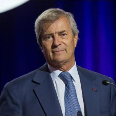 Cet homme d'affaires, à la tête d'un groupe de transport, de logistique, et de communication et dont la fortune est estimée à 6 milliards d'euros, c'est ... Bolloré.