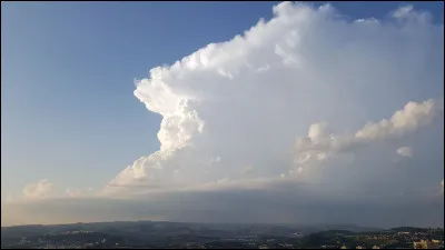 Comment s'appelle le genre de nuage responsable des orages ?