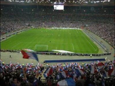 Quel joueur franais a vu sa tte heurter le poteau de but ?