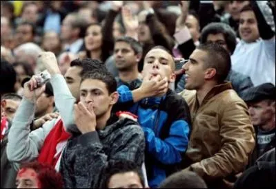 Quel joueur franais a t hu lors de sa sortie ?